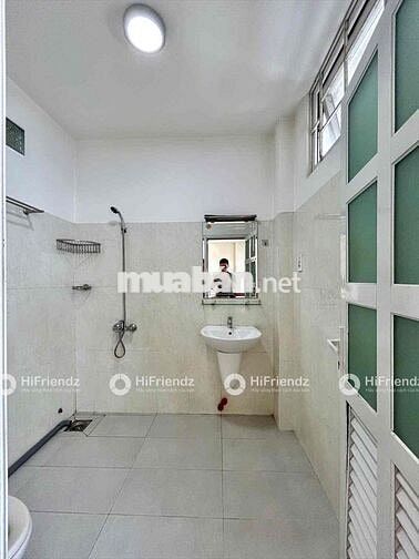 CHO THUÊ PHÒNG FULL NỘI THẤT, MỚI 100% THANG MÁY NGAY KHU SÂN BAY