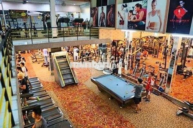 Chính chủ cho  thuê nguyên căn mặt tiền ngang 12m , dtsd 1000m2 120tr