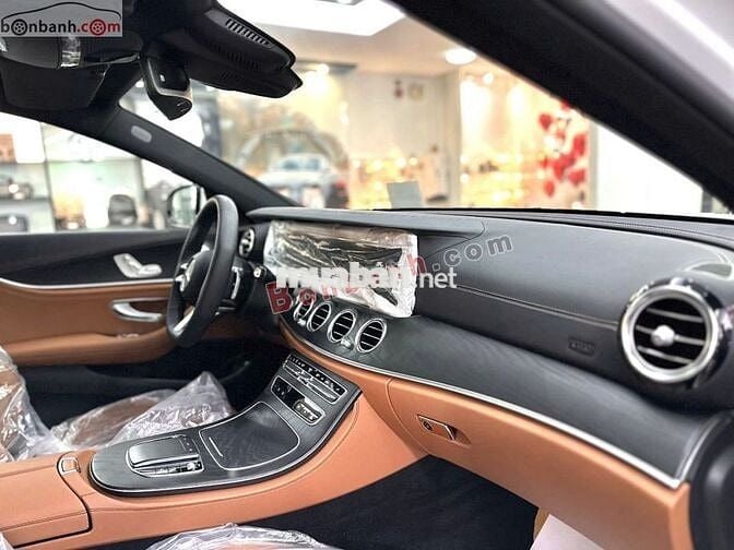 Mercedes Benz E300 AMG 2025 - 2 Tỷ 200 Triệu