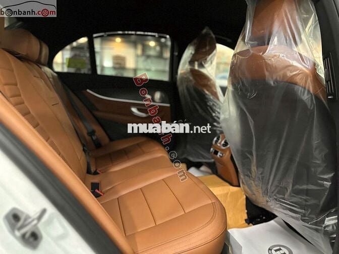 Mercedes Benz E300 AMG 2025 - 2 Tỷ 200 Triệu