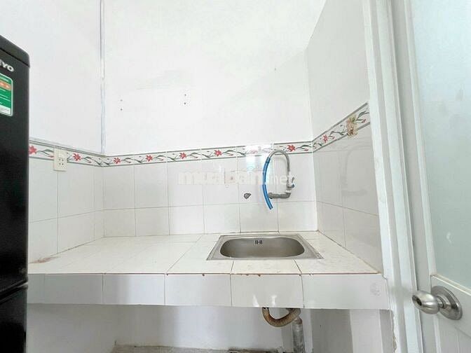 PHÒNG TRỐNG CUỐI THÁNG 15M2 Ở VĂN CHUNG, SÂN BAY TSN, CỘNG HÒA,