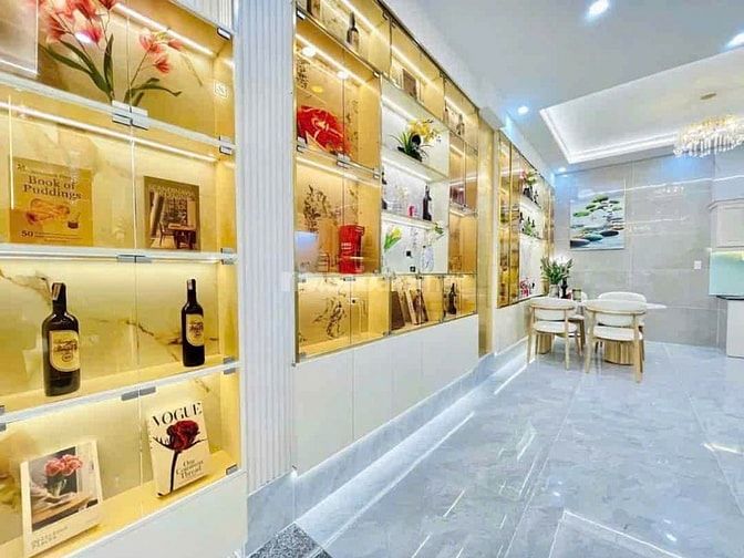 Chủ đi định cư BÁN GẤP NHÀ 3 tỷ 250 62m2 Đường CMT8 P12 Quận 10 HCM