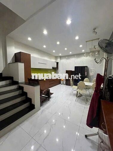 NHÀ HẺM ÔTÔ 18A NGUYỄN THỊ MINH KHAI, QUẬN 1 – GIÁ 22 TRIỆU