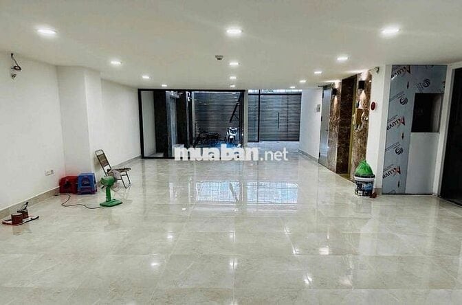 Cho thuê nhà 13–15 Trần Khắc Chân Q1, DT 8x24m, trệt lửng, giá 80tr