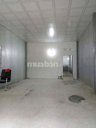 Bán nhà cấp 4 có mặt bằng kinh doanh phía trước, DT 101m2, Giá 810 tri