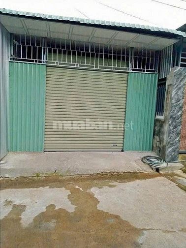 Bán nhà cấp 4 có mặt bằng kinh doanh phía trước, DT 101m2, Giá 810 tri