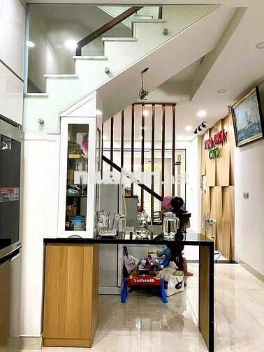 cho thuê nhà nguyên căn 1 trệt 2 lầu nội thất cao cấp p.Linh Đông