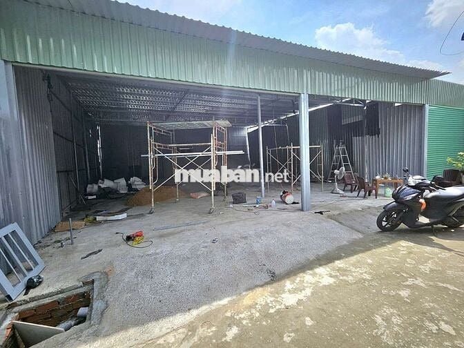 Cần cho thuê nhà xưởng P ĐHT  CŨ .Q12. DT 12*18  xưởng mời hẻm xe tải