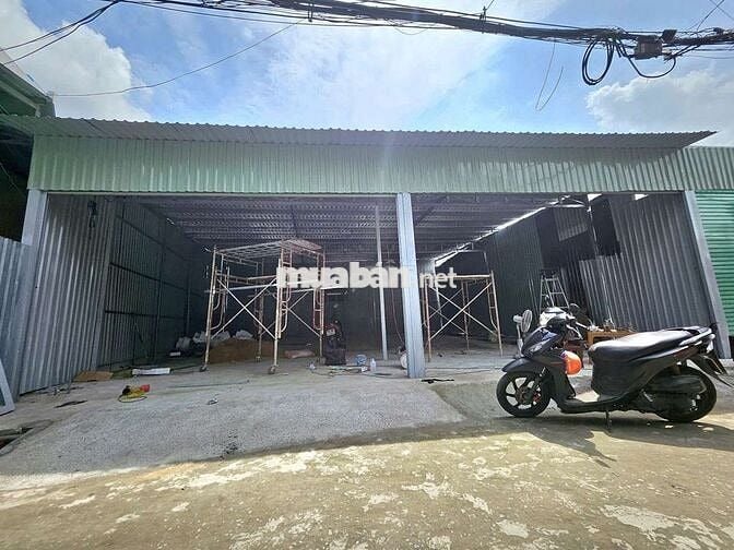 Cần cho thuê nhà xưởng P ĐHT  CŨ .Q12. DT 12*18  xưởng mời hẻm xe tải