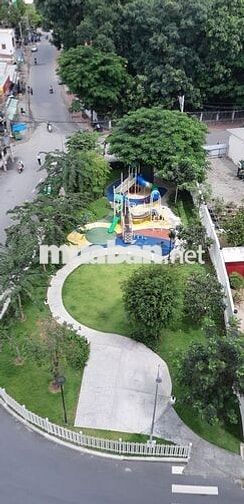Cho thuê căn góc tầng 8 đầy đủ nội thất view song, Landmark, công viên