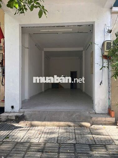 Nhà mặt tiền, 126m2, 2 phòng ngủ, 3 tầng đường Hàn Hải Nguyên