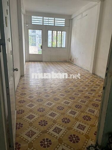 Nhà mặt tiền, 126m2, 2 phòng ngủ, 3 tầng đường Hàn Hải Nguyên