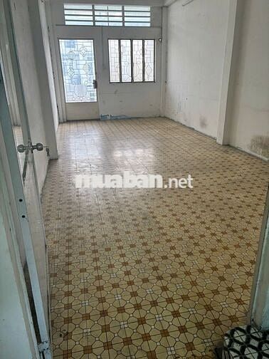 Nhà mặt tiền, 126m2, 2 phòng ngủ, 3 tầng đường Hàn Hải Nguyên