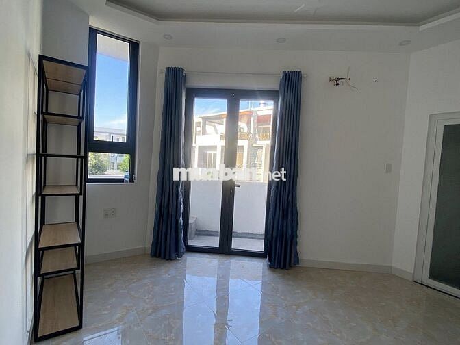 bán gấp nhà mặt tiền Nguyễn Văn Tuôi chỉ 4ty5 đã có sổ 108m2 4pn 2wc