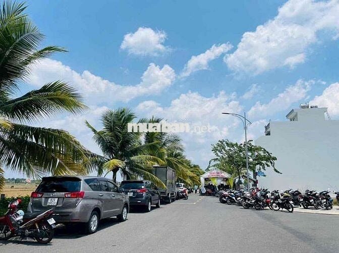 Bán gấp đất nền Long An - 90m2 - Nguyễn Hữu Trí - chỉ 2 Tỷ