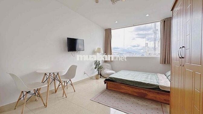 CĂN HỘ CỬA SỔ TRỜI 32m2 FULL NỘI THẤT THANG MÁY, BẢO VỆ GẦN SÂN BAY Q3