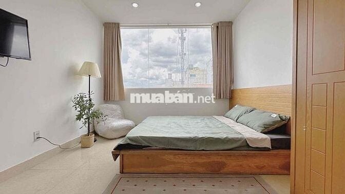 CĂN HỘ CỬA SỔ TRỜI 32m2 FULL NỘI THẤT THANG MÁY, BẢO VỆ GẦN SÂN BAY Q3
