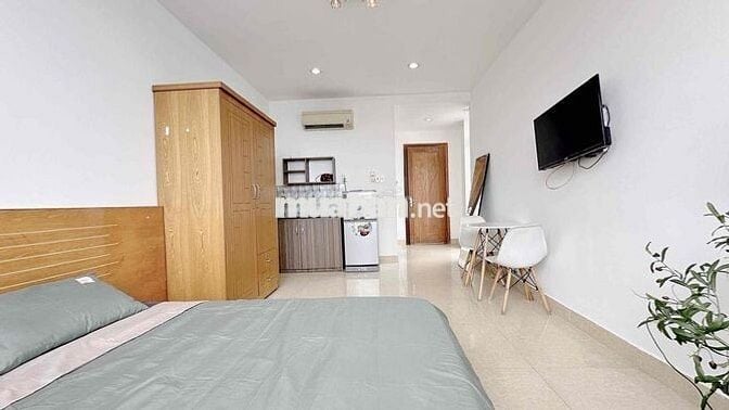 CĂN HỘ CỬA SỔ TRỜI 32m2 FULL NỘI THẤT THANG MÁY, BẢO VỆ GẦN SÂN BAY Q3