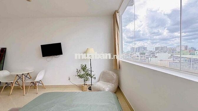 CĂN HỘ CỬA SỔ TRỜI 32m2 FULL NỘI THẤT THANG MÁY, BẢO VỆ GẦN SÂN BAY Q3