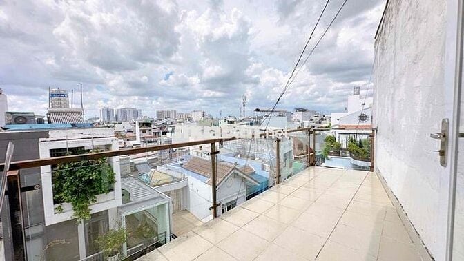 CĂN HỘ CỬA SỔ TRỜI 32m2 FULL NỘI THẤT THANG MÁY, BẢO VỆ GẦN SÂN BAY Q3