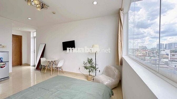 CĂN HỘ CỬA SỔ TRỜI 32m2 FULL NỘI THẤT THANG MÁY, BẢO VỆ GẦN SÂN BAY Q3