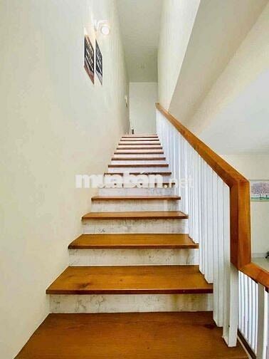 Nhà view hồ bơi, công viên đẹp! Diện tích 7x16m - Giá 10,5 tỷ