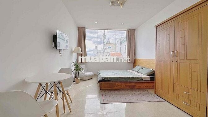 CĂN HỘ CỬA SỔ TRỜI 32m2 FULL NỘI THẤT THANG MÁY, BẢO VỆ GẦN SÂN BAY Q3