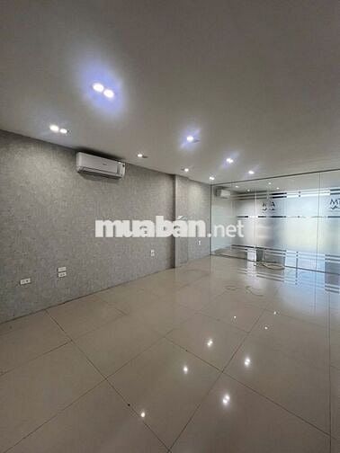 🏢 Cho thuê văn phòng Phạm Văn Đồng | 70m² – 12tr