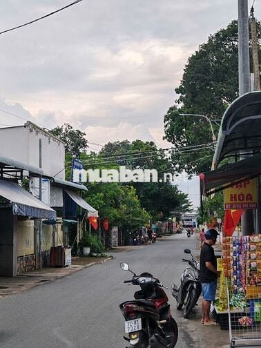 Chính chủ bán nhà mặt tiền 8m đường nhựa, 300m Thổ cư, kinh doanh tốt