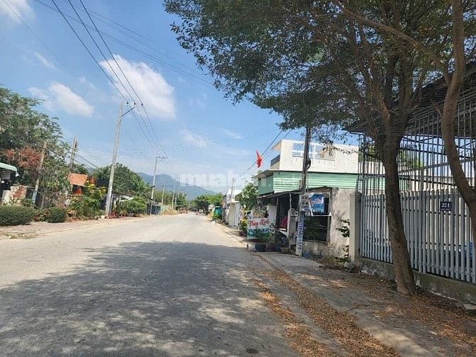 Cần bán đất có nhà cấp 4 Kim Dinh