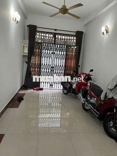 Cho thuê nhà mặt tiền Lý Văn Phức, P.Tân Định, Q.1 giá 20tr