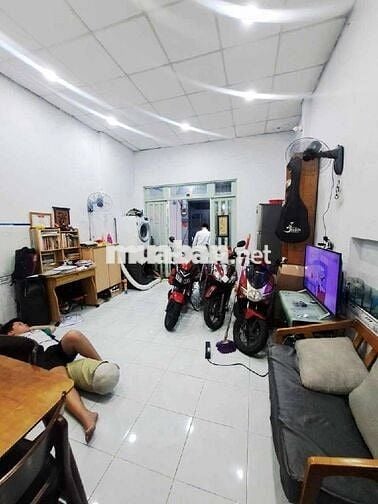Bán nhanh nhà Đoàn Giỏi-Tân Phú-4x12-sát khu CELEDON-Giá 4.35 tỷ(TL)