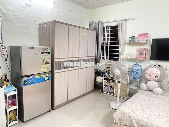 Phòng trọ studio 30m2  có ban công. P2 Q BThanh Cách quận 1 5p