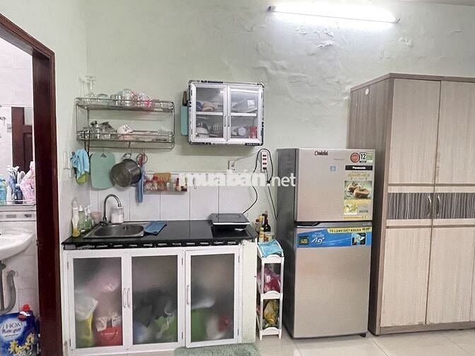 Phòng trọ studio 30m2  có ban công. P2 Q BThanh Cách quận 1 5p