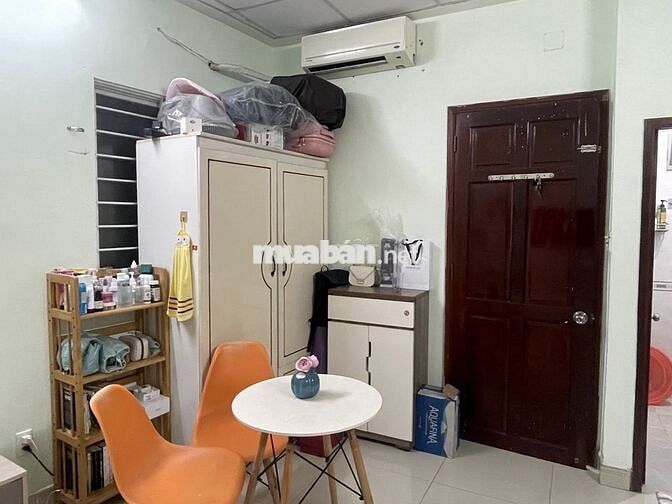 Phòng trọ studio 30m2  có ban công. P2 Q BThanh Cách quận 1 5p