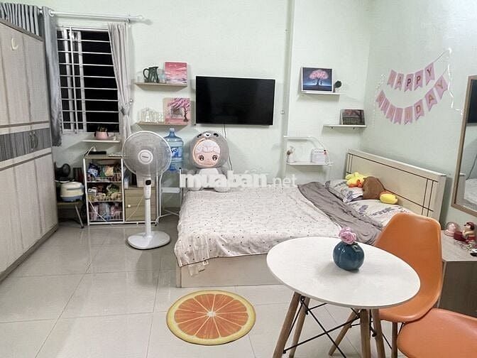 Phòng trọ studio 30m2  có ban công. P2 Q BThanh Cách quận 1 5p
