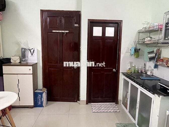 Phòng trọ studio 30m2  có ban công. P2 Q BThanh Cách quận 1 5p