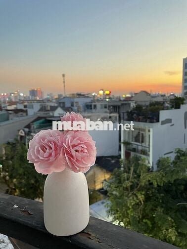 Phòng trọ studio 30m2  có ban công. P2 Q BThanh Cách quận 1 5p