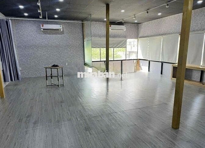 Mặt tiền phường Trường Thọ ngang 10m; 3 tầng, lề rộngchỉ 25tr/ tháng