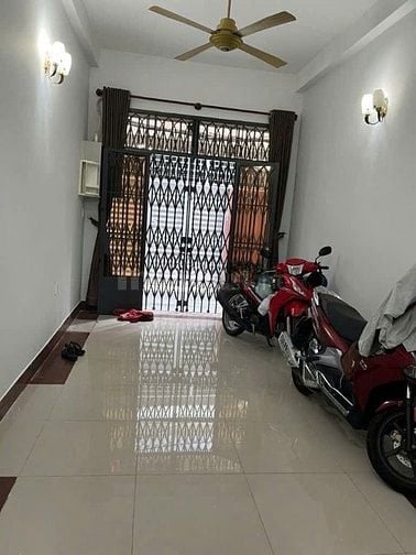 Cho thuê nhà mặt tiền Lý Văn Phức, P.Tân Định, Q.1 giá 20tr