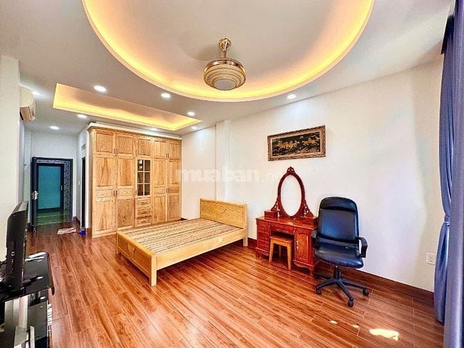 Bán nhà Mặt tiền Lê Lư siêu đẹp, KC: 6 Tầng. DT 4m x 20m. Có thang máy