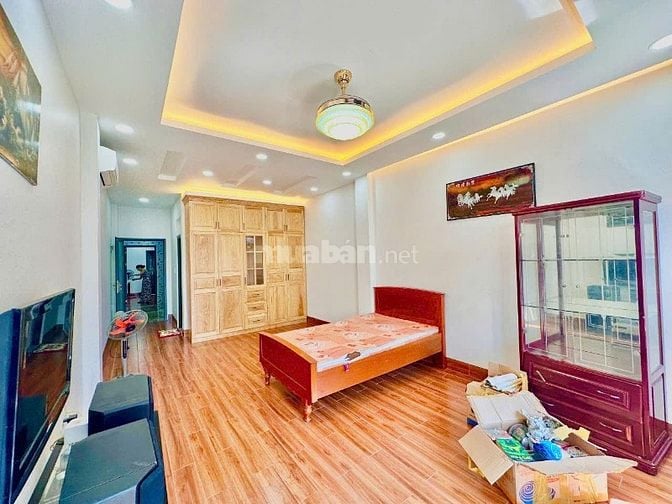 Bán nhà Mặt tiền Lê Lư siêu đẹp, KC: 6 Tầng. DT 4m x 20m. Có thang máy