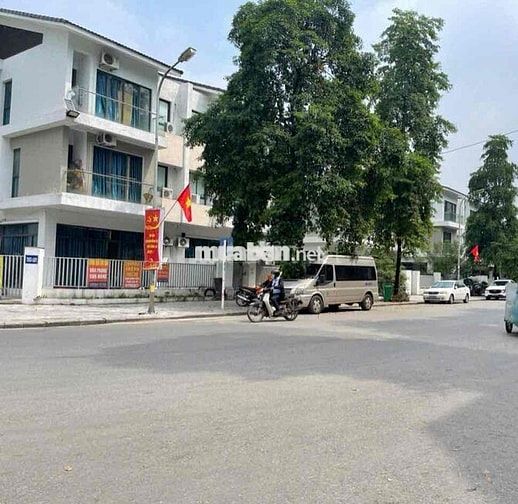 Siêu Phẩm Đông La, Hoài Đức. 150m2 5 tầng giá 7.99 tỷ, ô tô tránh, kin