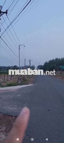 Đất thổ cư .diện tích 200m2 . thổ cư 100. mặt tiền đường nhựa