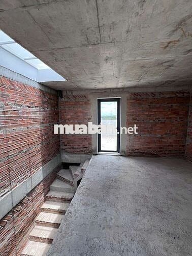 Bán nhà 1 trệt 2 lầu 1 sân thượng SHR giá 2 tỷ 7 mt đường vành đai 4