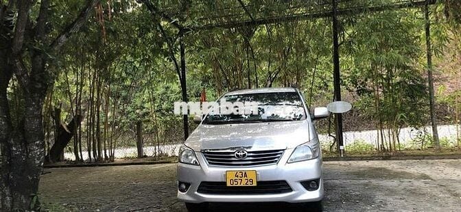 Toyota Innova 2012 2.0E -
