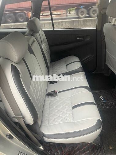 Toyota Innova 2012 2.0E -