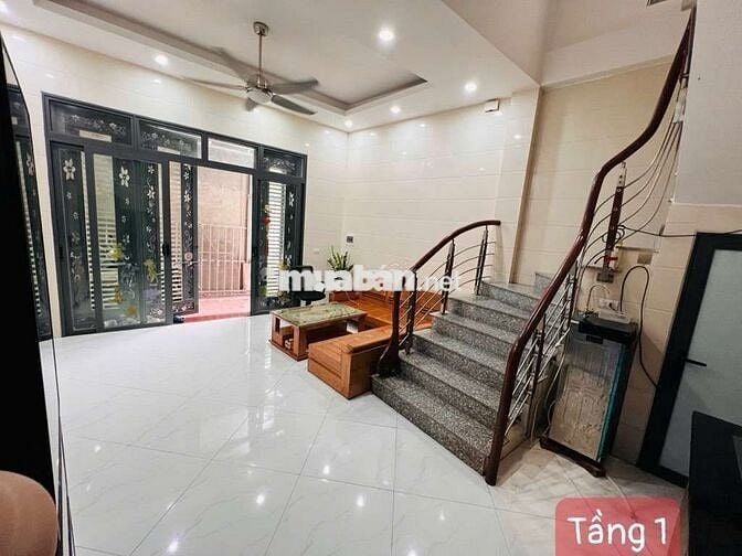Phố Trạm - Long Biên _ nhà gần cầu, ngõ nông, diện tích rộng
