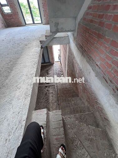 Bán nhà 1 trệt 2 lầu 1 sân thượng SHR giá 2 tỷ 7 mt đường vành đai 4