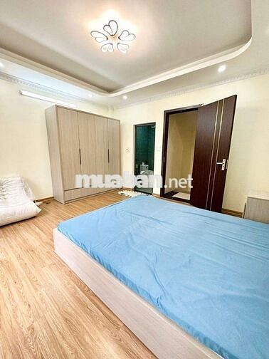 Nhà đẹp Phố Trạm - Ngay chân cầu Vĩnh Tuy - 6 tầng - 4 phòng ngủ